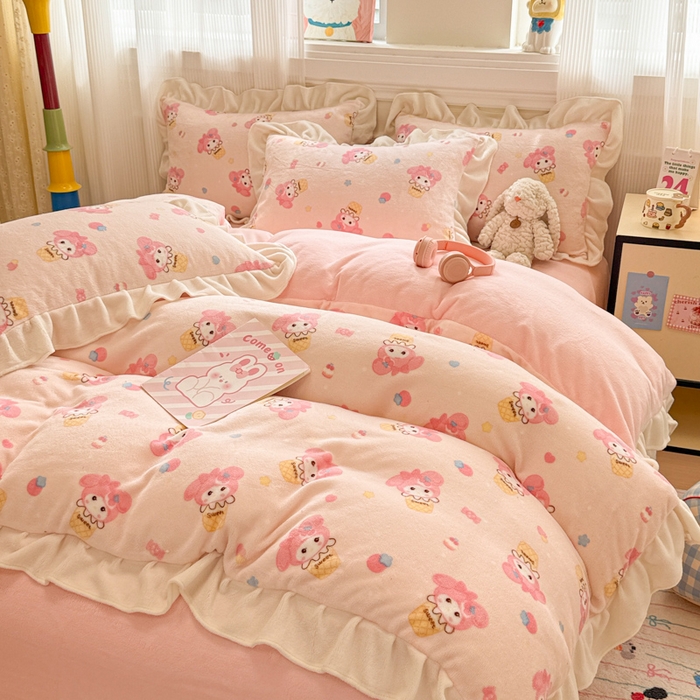 91家纺网 家纺一手货源 找家纺 米莱家纺 2025新款牛奶绒印花花边四件套 奶茶小美