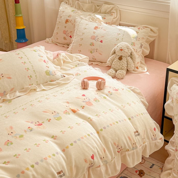 91家纺网 家纺一手货源 找家纺 米莱家纺 2025新款牛奶绒印花花边四件套 你好小兔