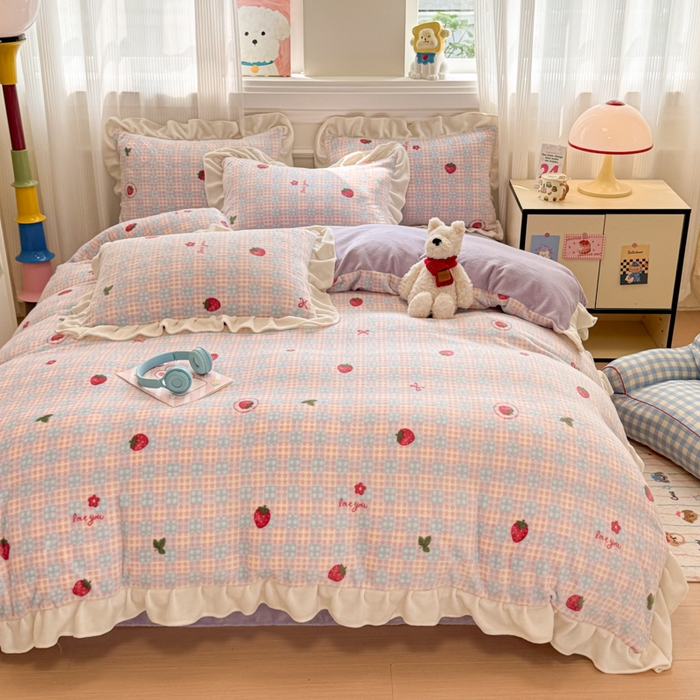 91家纺网 家纺一手货源 找家纺 米莱家纺 2025新款牛奶绒印花花边四件套 草莓甜心