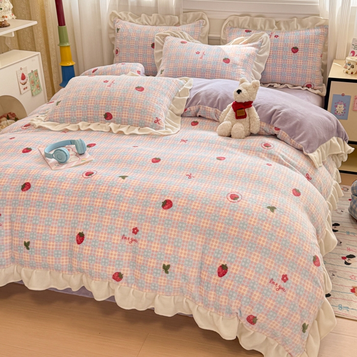 91家纺网 家纺一手货源 找家纺 米莱家纺 2025新款牛奶绒印花花边四件套 草莓甜心