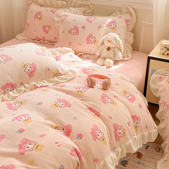 91家纺网 家纺一手货源 找家纺 米莱家纺 2025新款牛奶绒印花花边四件套 奶茶小美