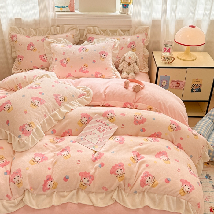 91家纺网 家纺一手货源 找家纺 米莱家纺 2025新款牛奶绒印花花边四件套 奶茶小美