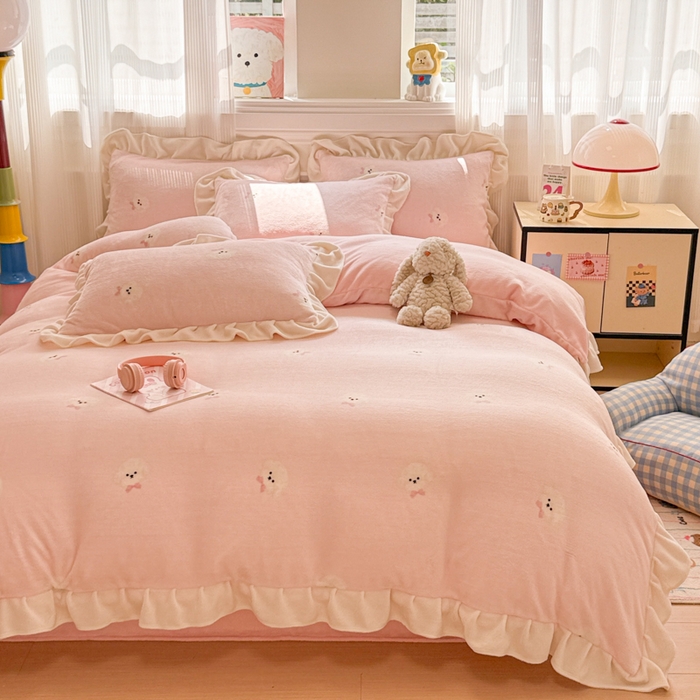 91家纺网 家纺一手货源 找家纺 米莱家纺 2025新款牛奶绒印花花边四件套 甜美小狗