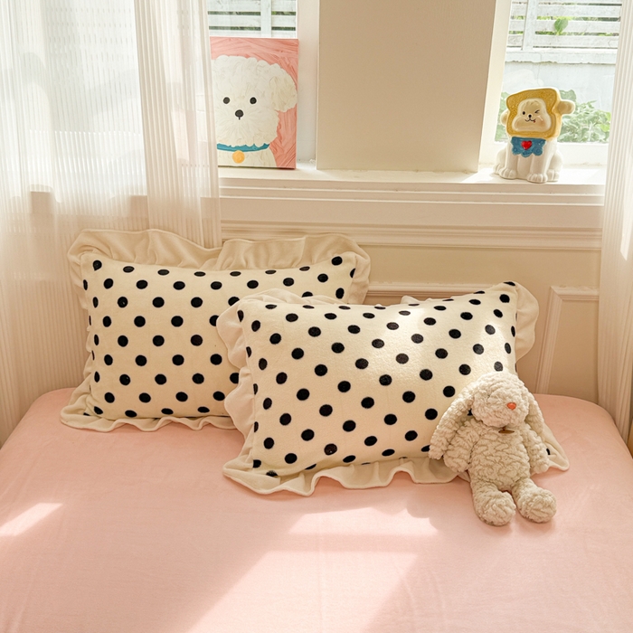 91家纺网 家纺一手货源 找家纺 米莱家纺 2025新款牛奶绒印花花边四件套 粉白波点