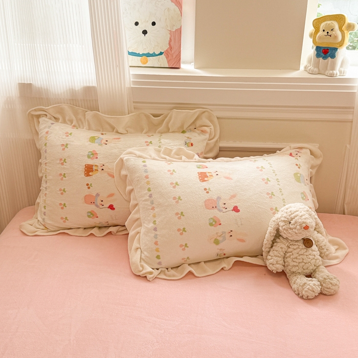 91家纺网 家纺一手货源 找家纺 米莱家纺 2025新款牛奶绒印花花边四件套 你好小兔