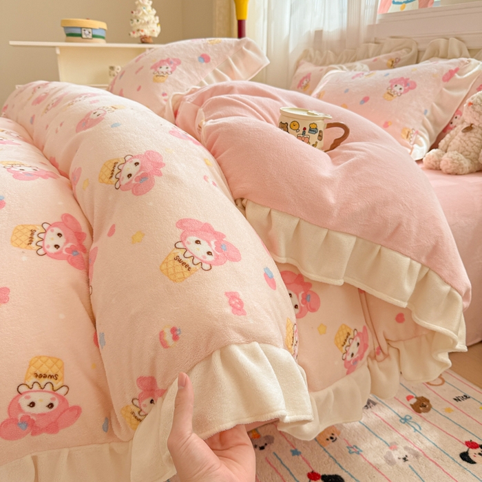 91家纺网 家纺一手货源 找家纺 米莱家纺 2025新款牛奶绒印花花边四件套 奶茶小美