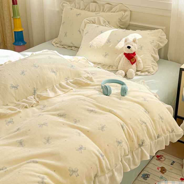 91家纺网 家纺一手货源 找家纺 米莱家纺 2025新款牛奶绒印花花边四件套 蓝色蝴蝶节