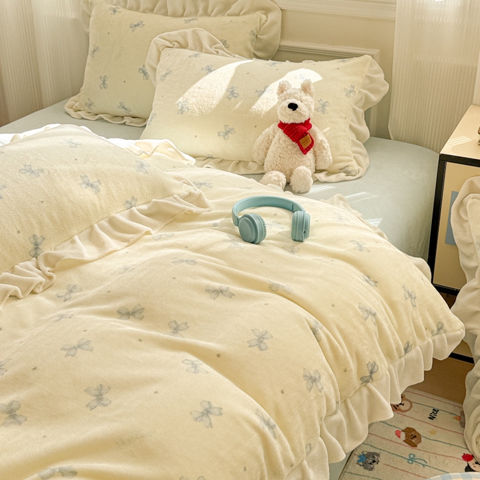 91家纺网 家纺一手货源 找家纺 米莱家纺 2025新款牛奶绒印花花边四件套 蓝色蝴蝶节