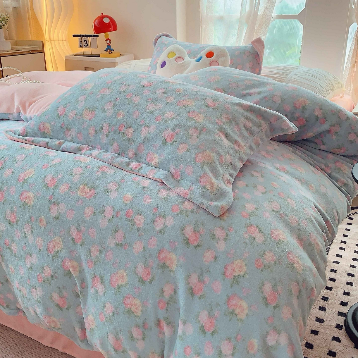 91家纺网 家纺一手货源 找家纺 莱豫家纺 2025新款加厚牛奶绒三件套四件套保暖不静电 温馨花语蓝