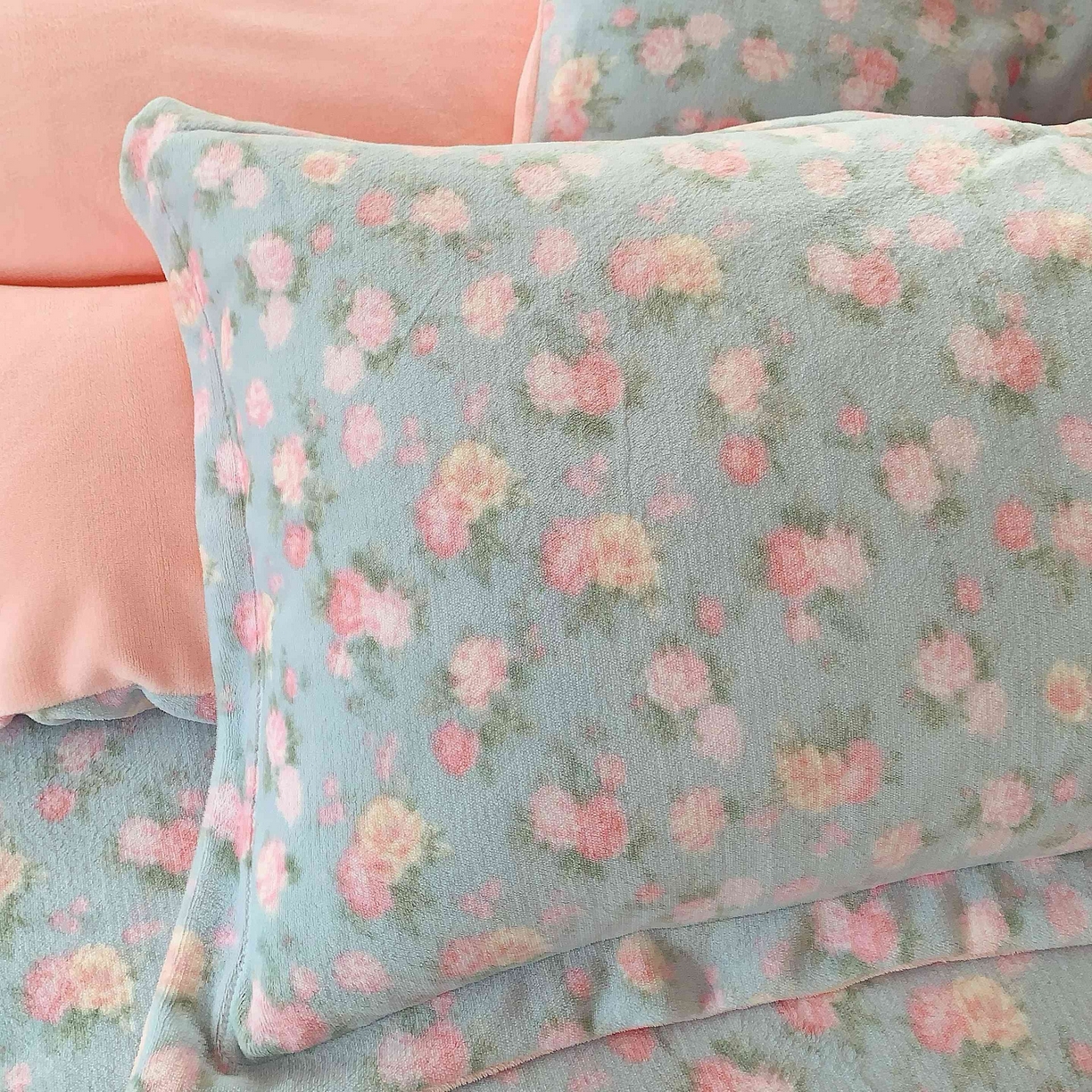 91家纺网 家纺一手货源 找家纺 莱豫家纺 2025新款加厚牛奶绒三件套四件套保暖不静电 温馨花语蓝