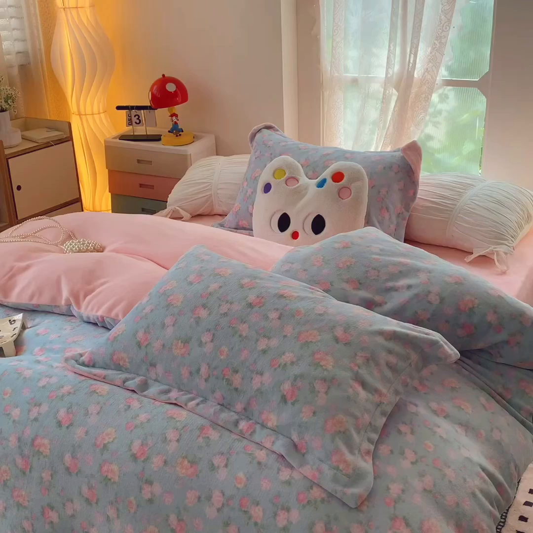 91家纺网 家纺一手货源 找家纺 莱豫家纺 2025新款加厚牛奶绒三件套四件套保暖不静电 温馨花语蓝