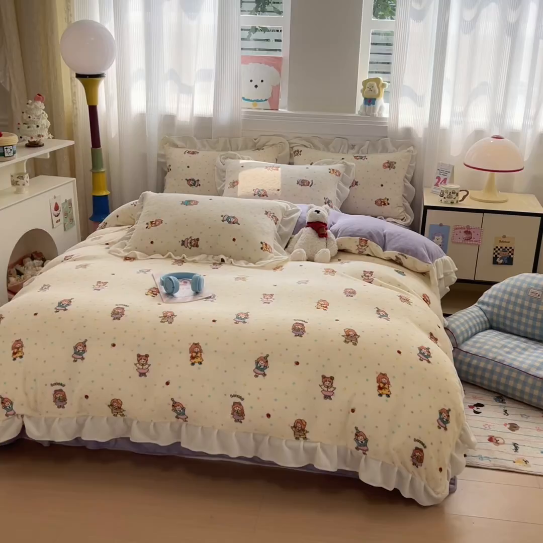 91家纺网 家纺一手货源 找家纺 米莱家纺 2025新款牛奶绒印花花边四件套 泡泡糖女孩