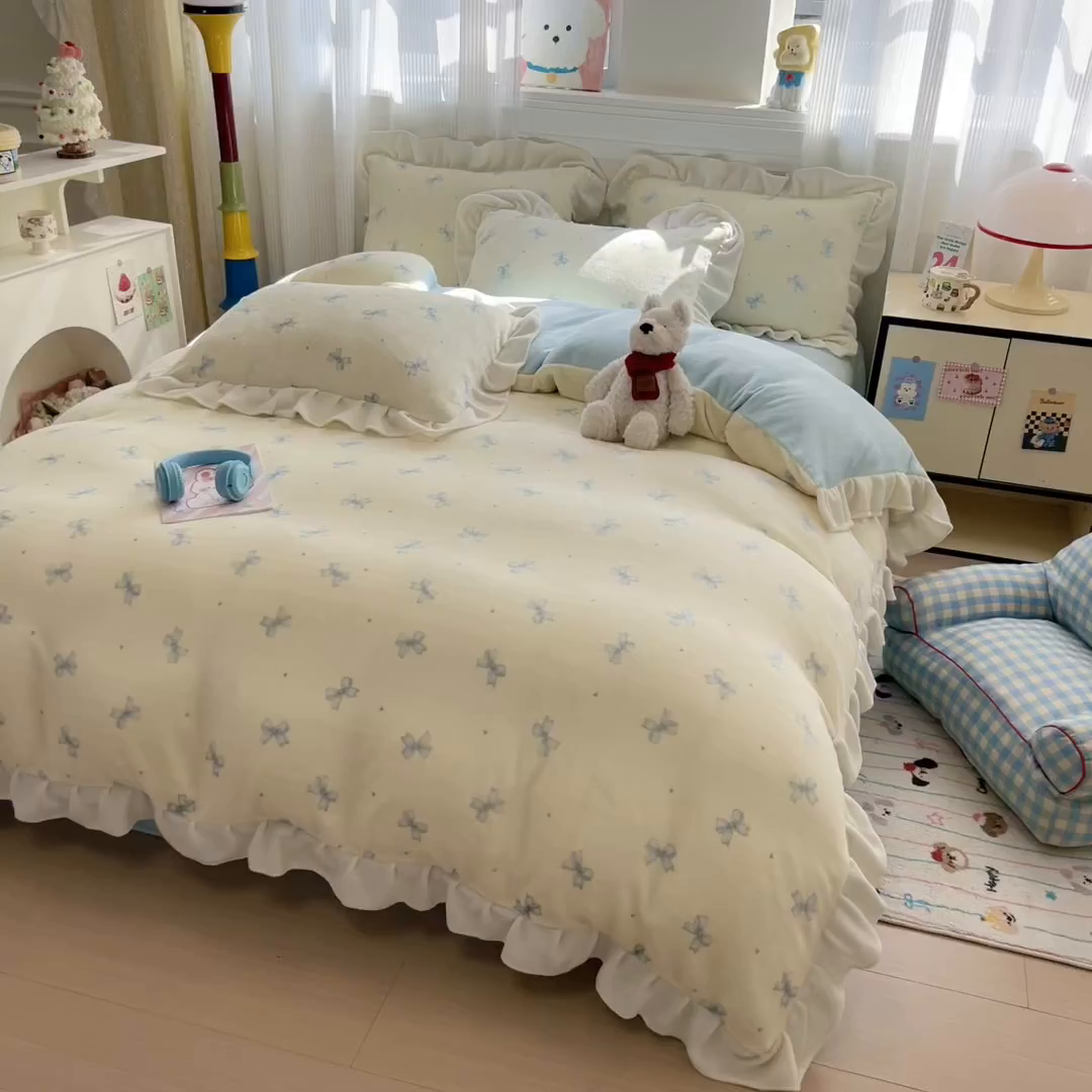 91家纺网 家纺一手货源 找家纺 米莱家纺 2025新款牛奶绒印花花边四件套 蓝色蝴蝶节