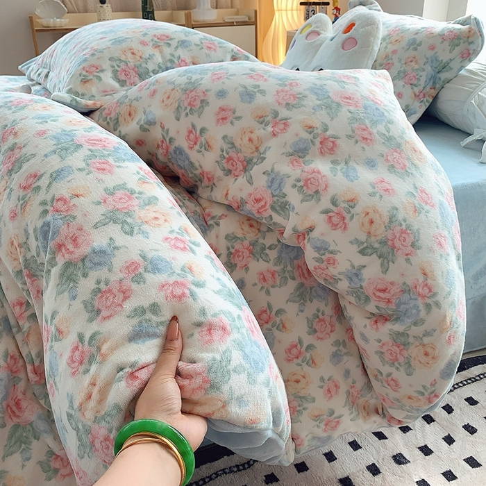 91家纺网 家纺一手货源 找家纺 莱豫家纺 2025新款加厚牛奶绒三件套四件套保暖不静电 夏日花开