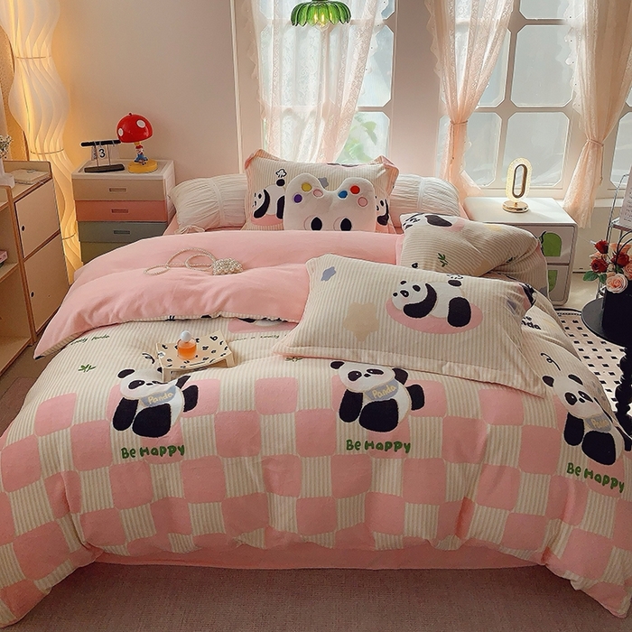 91家纺网 家纺一手货源 找家纺 莱豫家纺 2025新款加厚牛奶绒三件套四件套保暖不静电 小熊猫粉