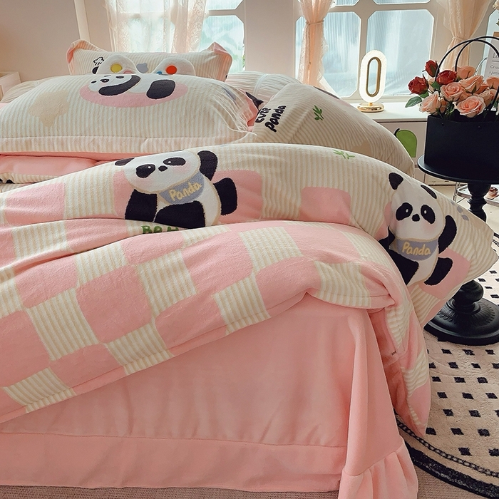 91家纺网 家纺一手货源 找家纺 莱豫家纺 2025新款加厚牛奶绒三件套四件套保暖不静电 小熊猫粉