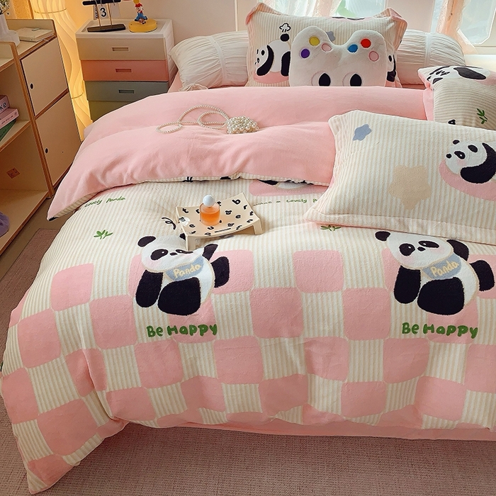 91家纺网 家纺一手货源 找家纺 莱豫家纺 2025新款加厚牛奶绒三件套四件套保暖不静电 小熊猫粉