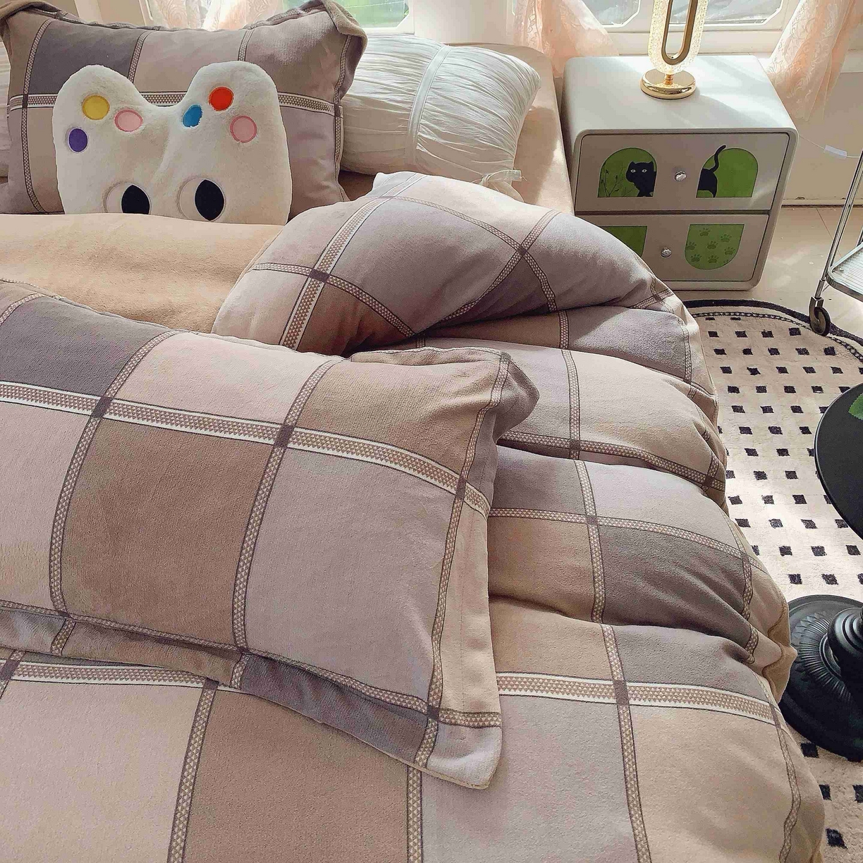 91家纺网 家纺一手货源 找家纺 莱豫家纺 2025新款加厚牛奶绒三件套四件套保暖不静电 雅致格调