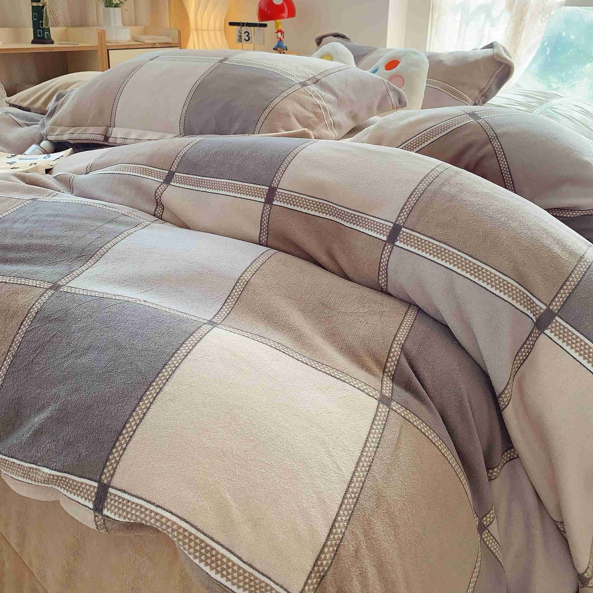 91家纺网 家纺一手货源 找家纺 莱豫家纺 2025新款加厚牛奶绒三件套四件套保暖不静电 雅致格调