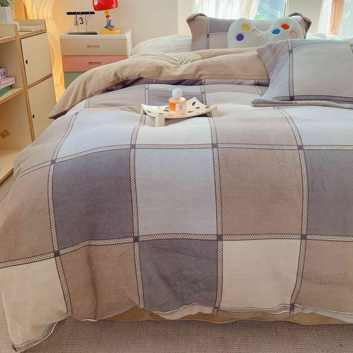 91家纺网 家纺一手货源 找家纺 莱豫家纺 2025新款加厚牛奶绒三件套四件套保暖不静电 雅致格调