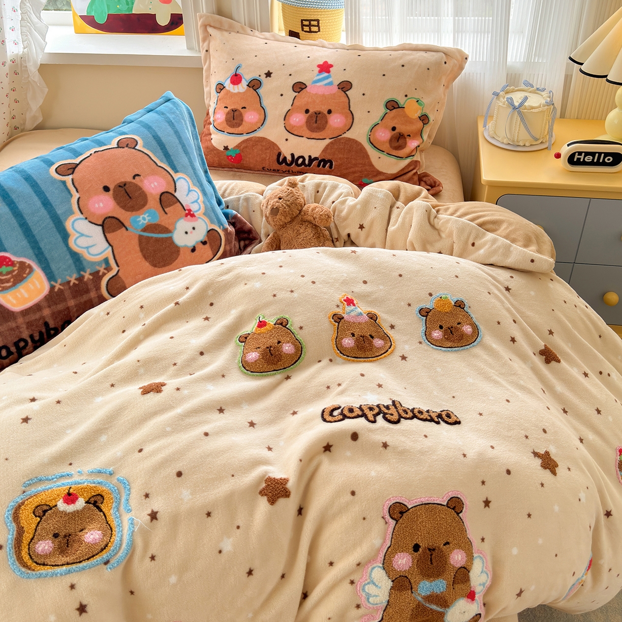 91家纺网 家纺一手货源 找家纺 铭宣家居 2025新款200g牛奶绒数码印花加毛巾绣四件套 星落卡皮