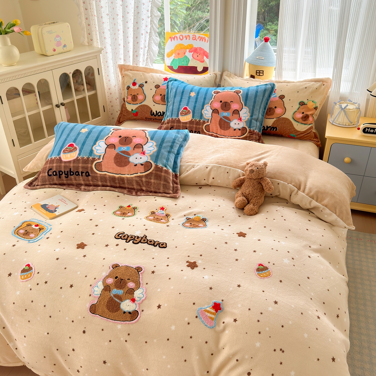 91家纺网 家纺一手货源 找家纺 铭宣家居 2025新款200g牛奶绒数码印花加毛巾绣四件套 星落卡皮