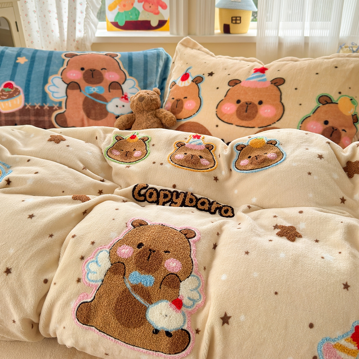 91家纺网 家纺一手货源 找家纺 铭宣家居 2025新款200g牛奶绒数码印花加毛巾绣四件套 星落卡皮