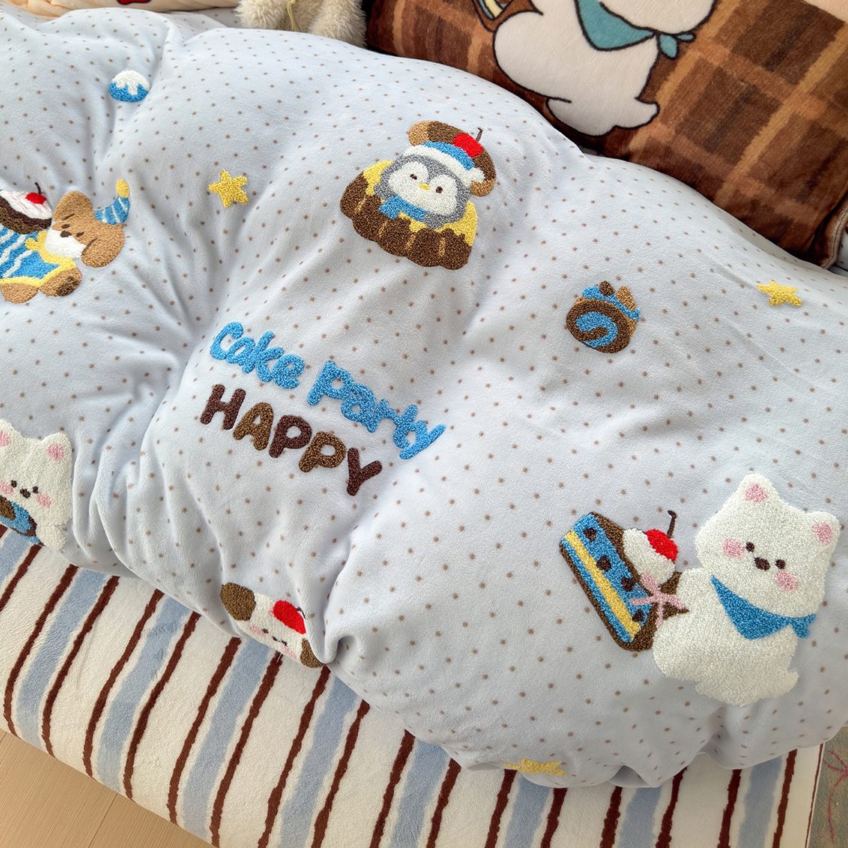 91家纺网 家纺一手货源 找家纺 铭宣家居 2025新款200g牛奶绒数码印花加毛巾绣四件套 海盐蛋糕