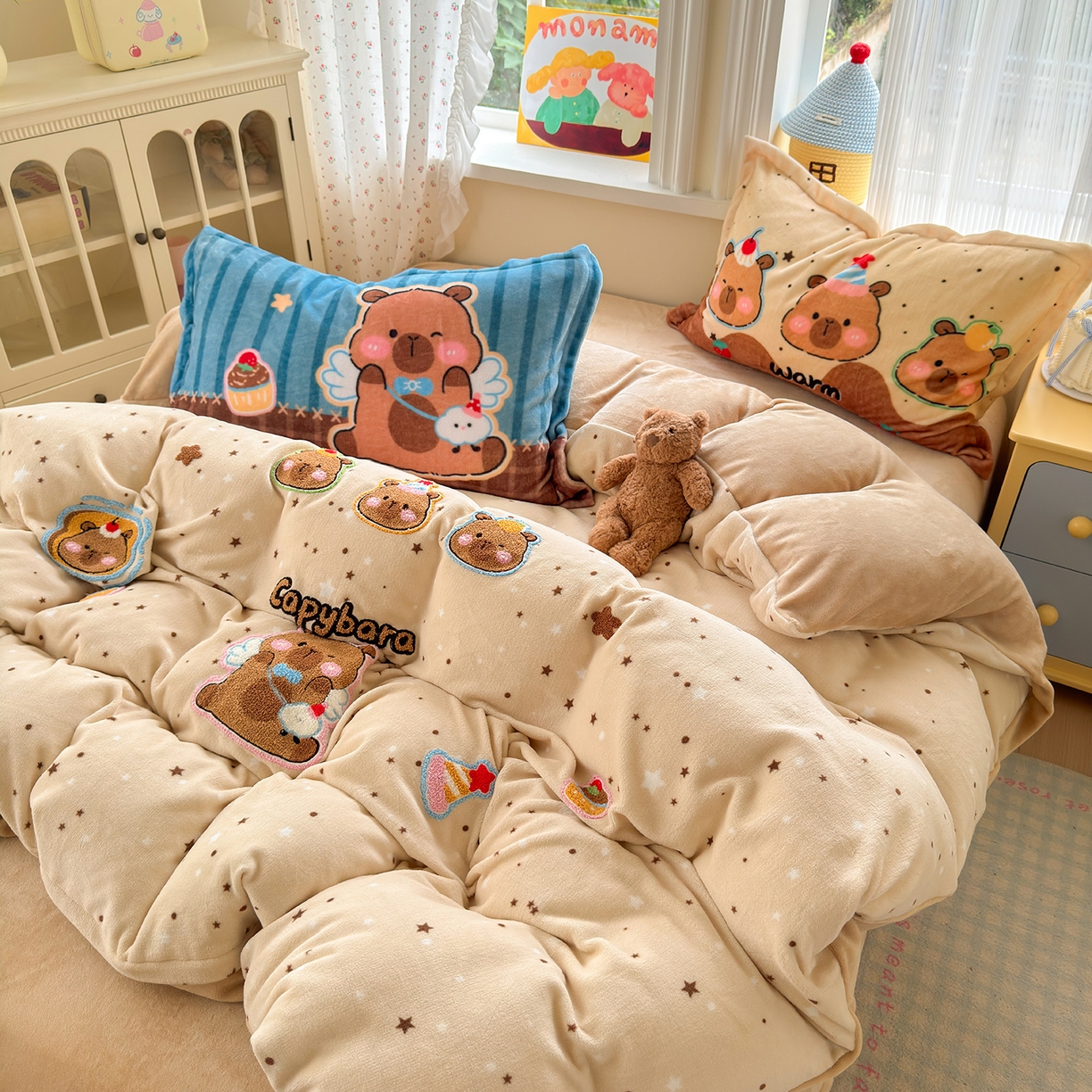 91家纺网 家纺一手货源 找家纺 铭宣家居 2025新款200g牛奶绒数码印花加毛巾绣四件套 星落卡皮