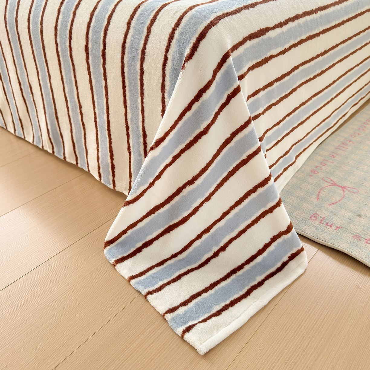 91家纺网 家纺一手货源 找家纺 铭宣家居 2025新款200g牛奶绒数码印花加毛巾绣四件套 海盐蛋糕