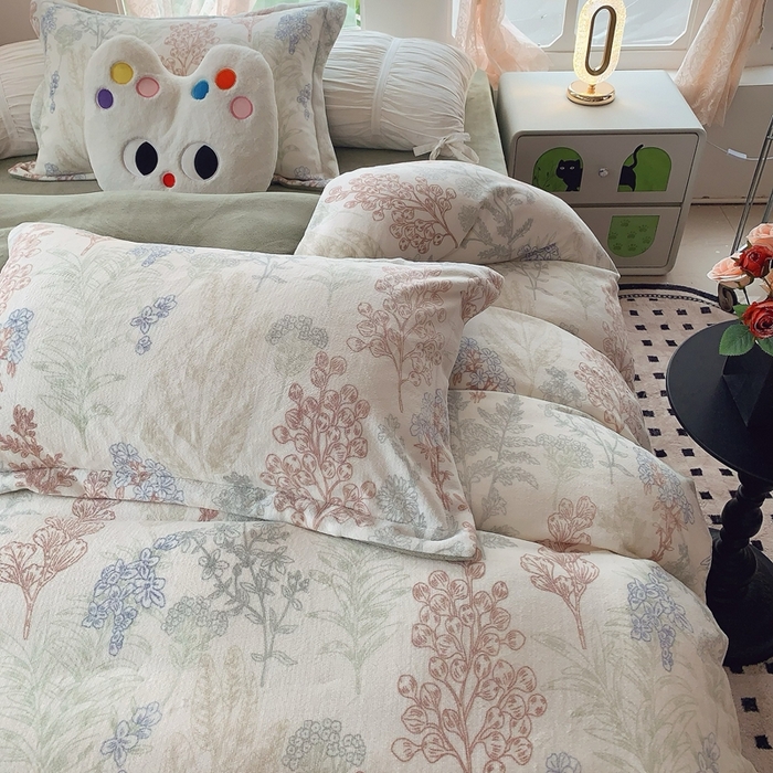 91家纺网 家纺一手货源 找家纺 莱豫家纺 2025新款加厚牛奶绒三件套四件套保暖不静电 幽兰花谷