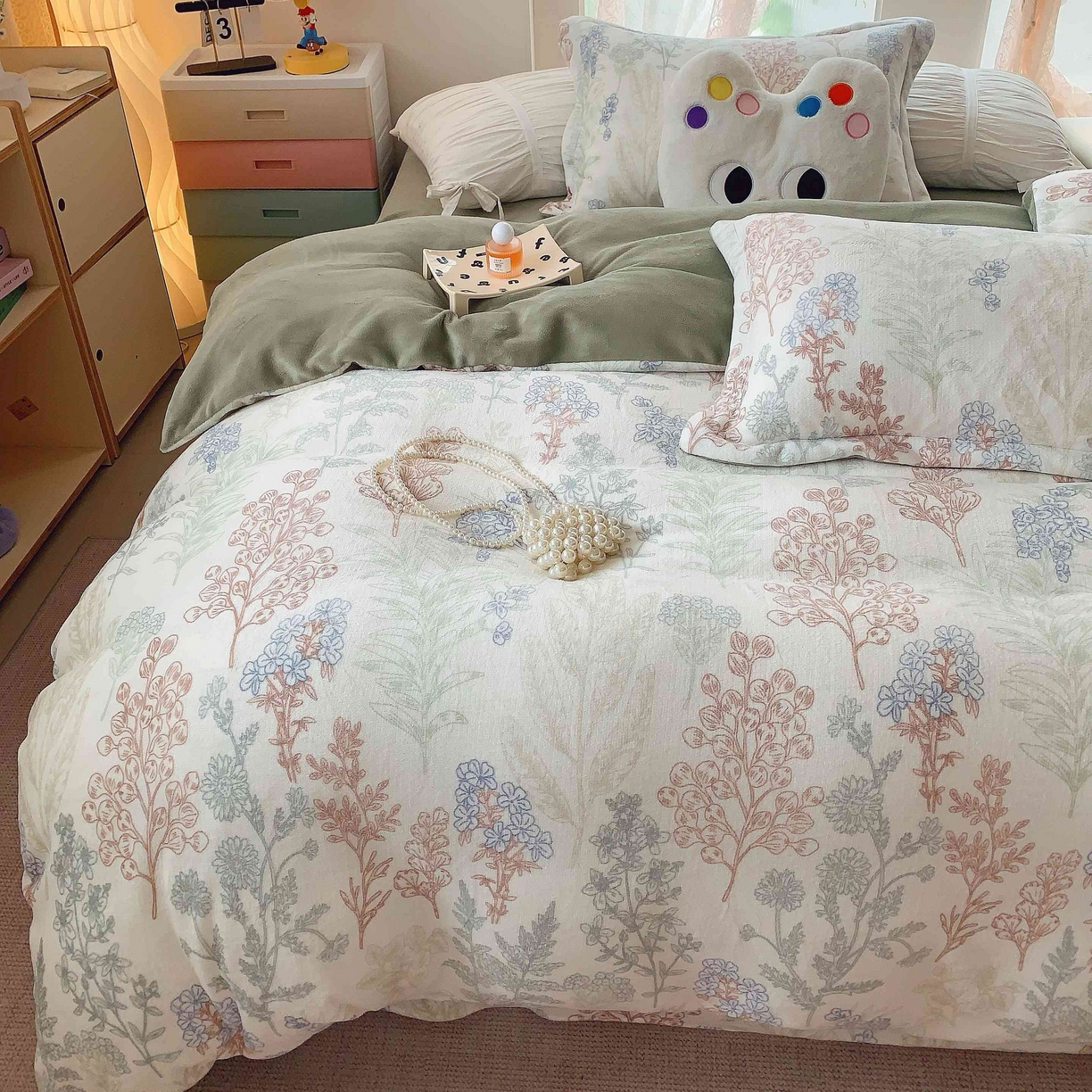 91家纺网 家纺一手货源 找家纺 莱豫家纺 2025新款加厚牛奶绒三件套四件套保暖不静电 幽兰花谷