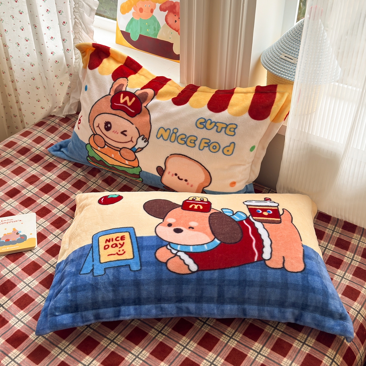 铭宣家居 2025新款200g牛奶绒数码印花加毛巾绣单枕套 萌餐格韵