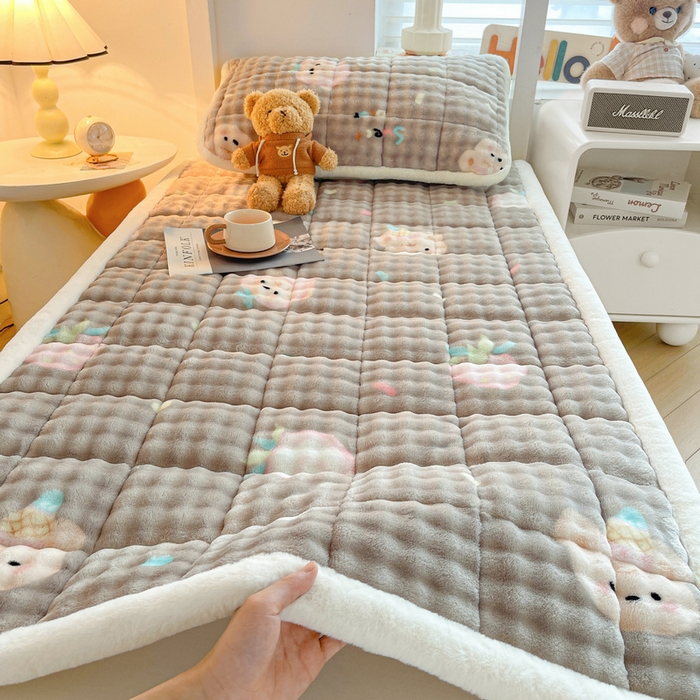 91家纺网 家纺一手货源 找家纺 （总）梵朴 2025新款牛奶绒泡泡兔毛绒床垫学生宿舍床褥子床护垫学生款印花系列