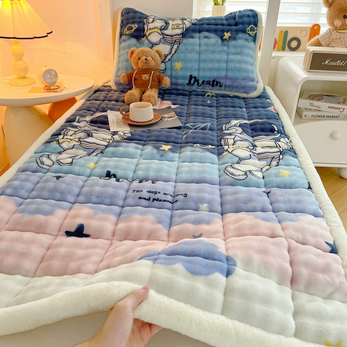 91家纺网 家纺一手货源 找家纺 （总）梵朴 2025新款牛奶绒泡泡兔毛绒床垫学生宿舍床褥子床护垫学生款印花系列