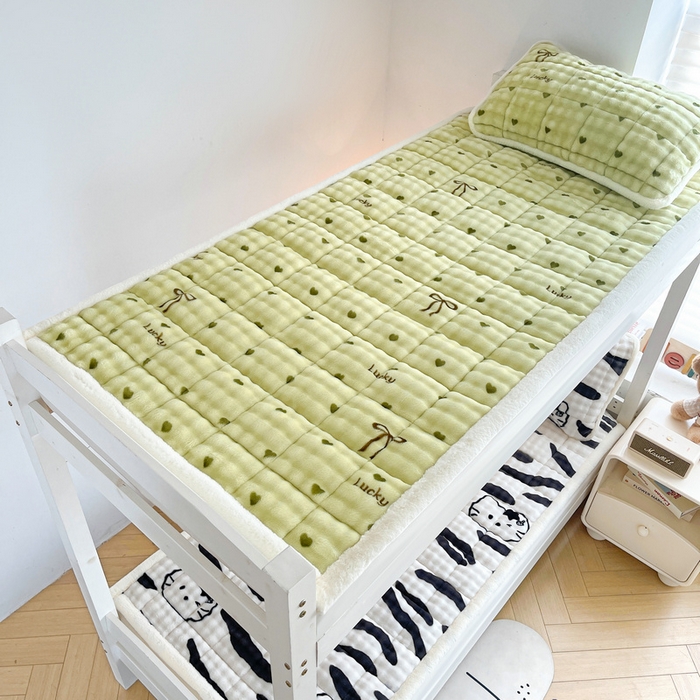 91家纺网 家纺一手货源 找家纺 梵朴 2025新款牛奶绒泡泡兔毛绒床垫学生宿舍床褥子床护垫学生款印花系列 爱心蝴蝶结绿