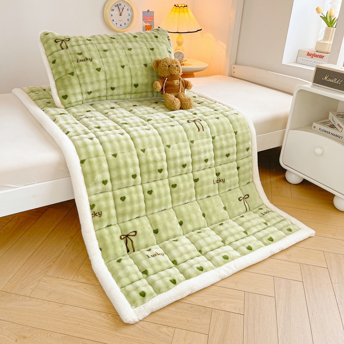 91家纺网 家纺一手货源 找家纺 梵朴 2025新款牛奶绒泡泡兔毛绒床垫学生宿舍床褥子床护垫学生款印花系列 爱心蝴蝶结绿