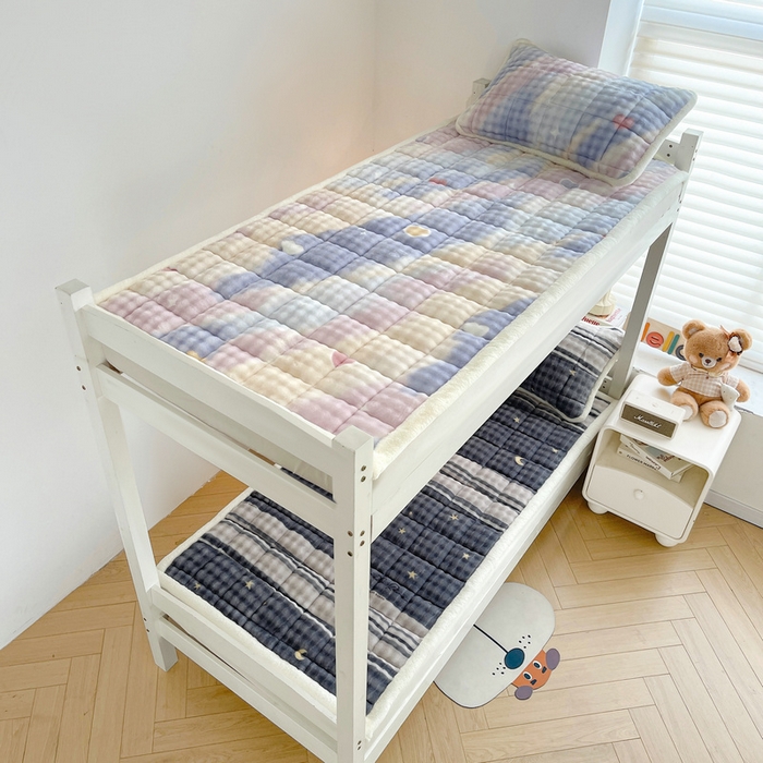 91家纺网 家纺一手货源 找家纺 梵朴 2025新款牛奶绒泡泡兔毛绒床垫学生宿舍床褥子床护垫学生款印花系列 彩虹爱心紫