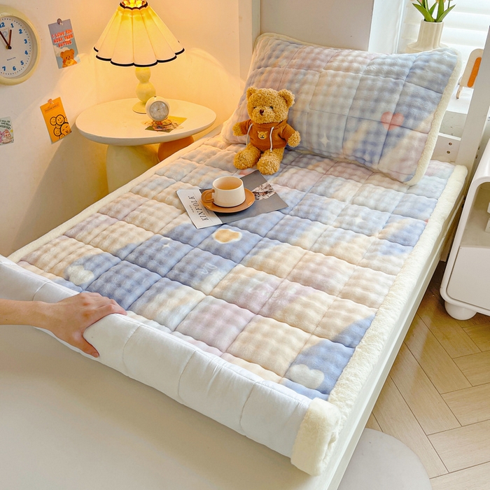 91家纺网 家纺一手货源 找家纺 梵朴 2025新款牛奶绒泡泡兔毛绒床垫学生宿舍床褥子床护垫学生款印花系列 彩虹爱心紫