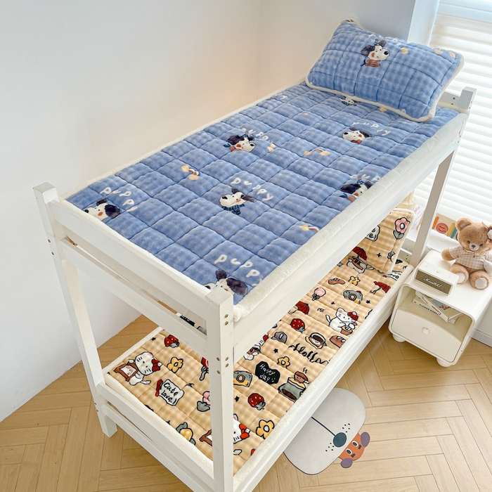 91家纺网 家纺一手货源 找家纺 梵朴 2025新款牛奶绒泡泡兔毛绒床垫学生宿舍床褥子床护垫学生款印花系列 彩虹哈皮狗