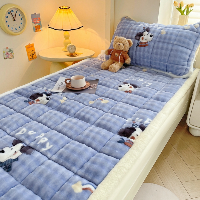 91家纺网 家纺一手货源 找家纺 梵朴 2025新款牛奶绒泡泡兔毛绒床垫学生宿舍床褥子床护垫学生款印花系列 彩虹哈皮狗