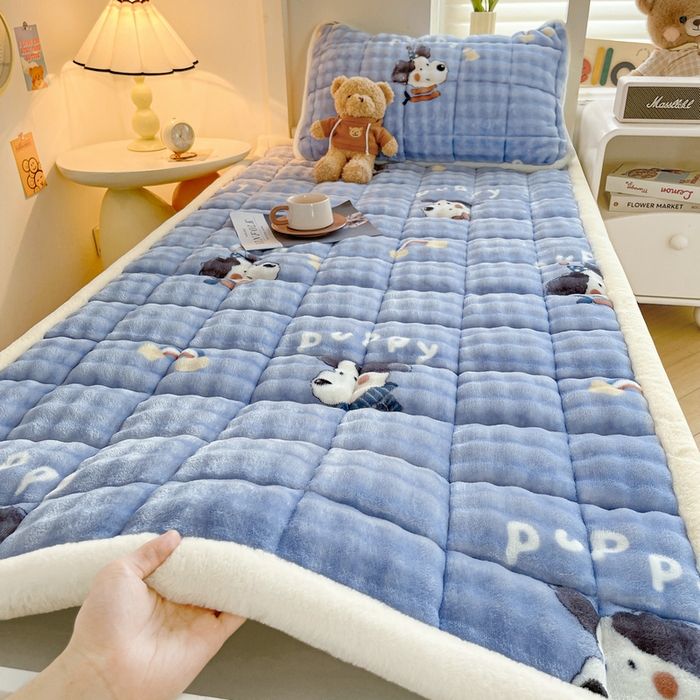 91家纺网 家纺一手货源 找家纺 梵朴 2025新款牛奶绒泡泡兔毛绒床垫学生宿舍床褥子床护垫学生款印花系列 彩虹哈皮狗