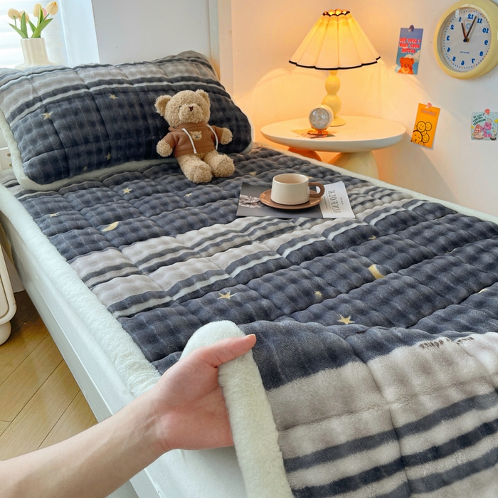 91家纺网 家纺一手货源 找家纺 梵朴 2025新款牛奶绒泡泡兔毛绒床垫学生宿舍床褥子床护垫学生款印花系列 繁星