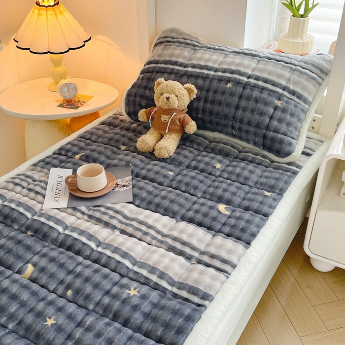 91家纺网 家纺一手货源 找家纺 梵朴 2025新款牛奶绒泡泡兔毛绒床垫学生宿舍床褥子床护垫学生款印花系列 繁星