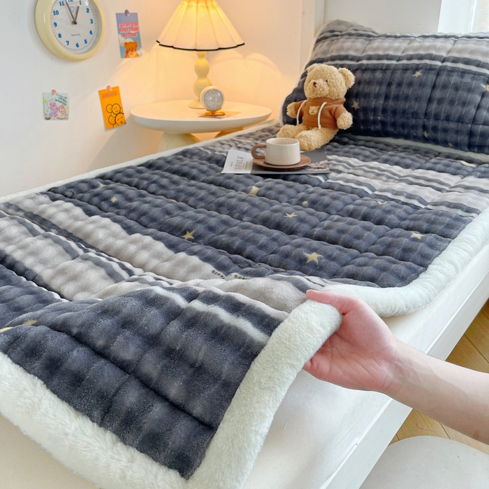 91家纺网 家纺一手货源 找家纺 梵朴 2025新款牛奶绒泡泡兔毛绒床垫学生宿舍床褥子床护垫学生款印花系列 繁星