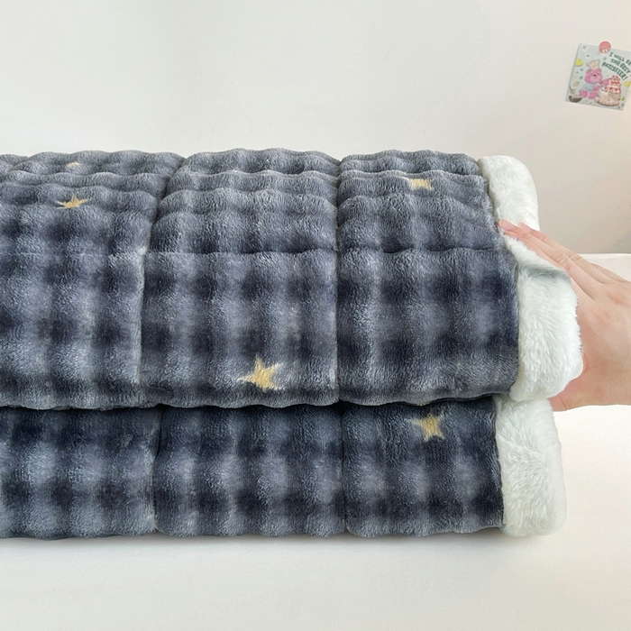 91家纺网 家纺一手货源 找家纺 梵朴 2025新款牛奶绒泡泡兔毛绒床垫学生宿舍床褥子床护垫学生款印花系列 繁星