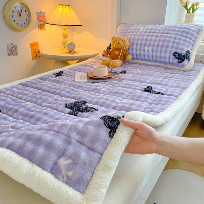 91家纺网 家纺一手货源 找家纺 梵朴 2025新款牛奶绒泡泡兔毛绒床垫学生宿舍床褥子床护垫学生款印花系列 蕾丝蝴蝶结紫