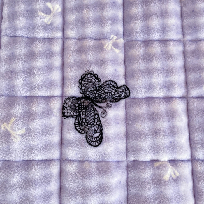 91家纺网 家纺一手货源 找家纺 梵朴 2025新款牛奶绒泡泡兔毛绒床垫学生宿舍床褥子床护垫学生款印花系列 蕾丝蝴蝶结紫