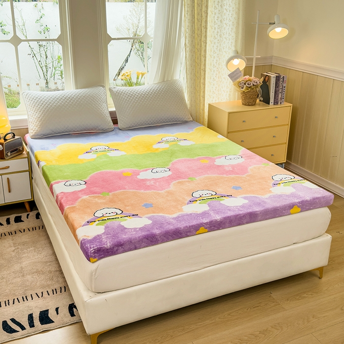 91家纺网 家纺一手货源 找家纺 北辰 2025新款冬季牛奶绒海绵床垫可拆洗软垫学生上下铺床垫可定制 彩虹狗宝