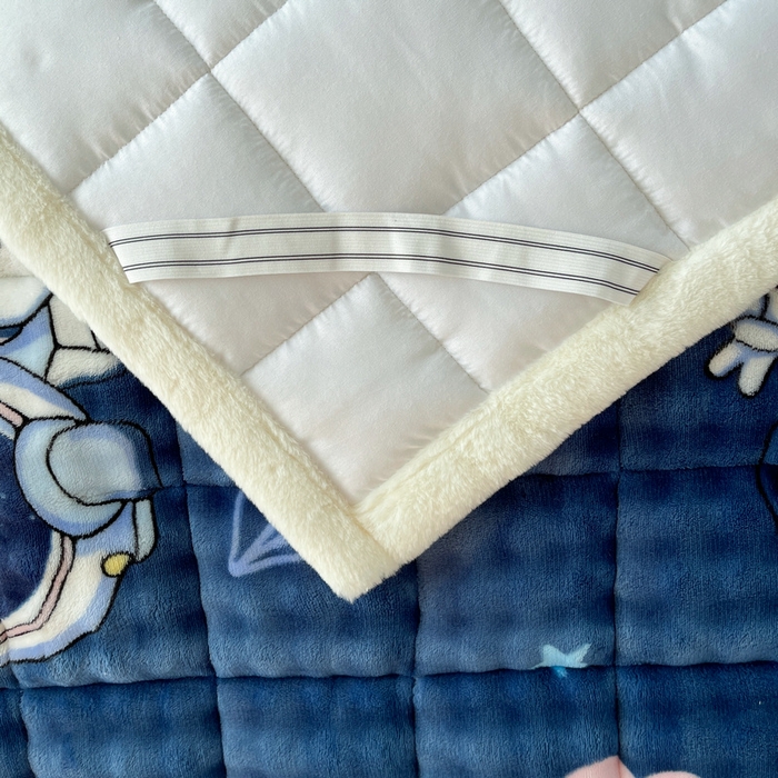 91家纺网 家纺一手货源 找家纺 梵朴 2025新款牛奶绒泡泡兔毛绒床垫学生宿舍床褥子床护垫学生款印花系列 梦幻太空人